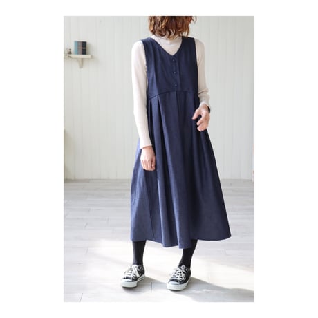 くるみボタンをあしらった岡山児島デニムワンピース／8オンスくたりソフトデニムジャンパースカート／インディゴ