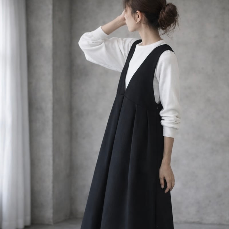 ウールライクで新登場後ろ姿が可愛いバックボタン ジャンパースカート