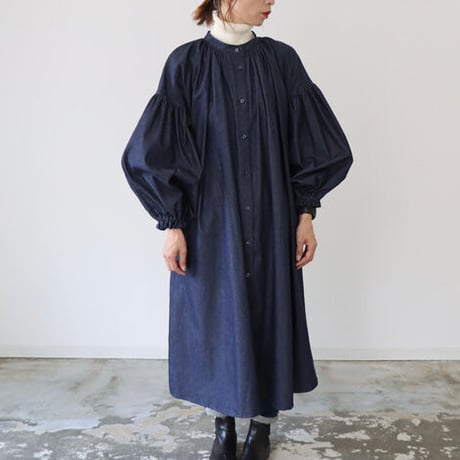 岡山児島デニムシャツワンピース／くったり柔らか8オンスデニムのボリュームいっぱいギャザーワンピース／インディゴ