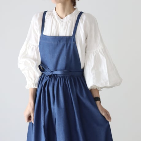 岡山児島デニムで仕立てた、ギャザーたっぷりエプロン／ライトオンスソフトデニムエプロンドレス／エプロンワンピース／ブルー