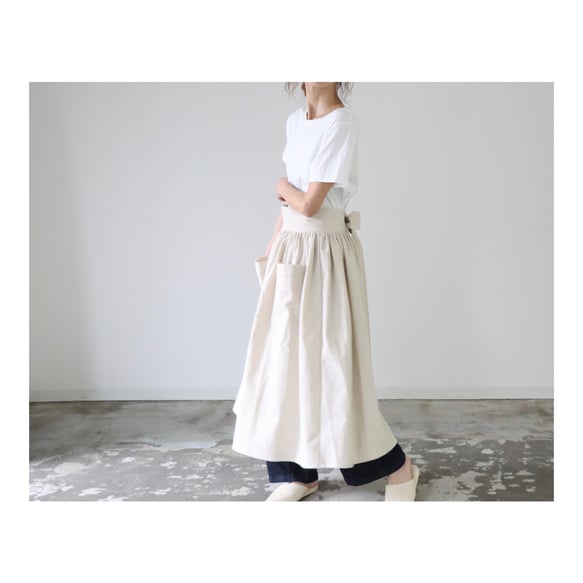 リネンギャザーカフェエプロン／おうち時間もお洒落に過ごすコットン