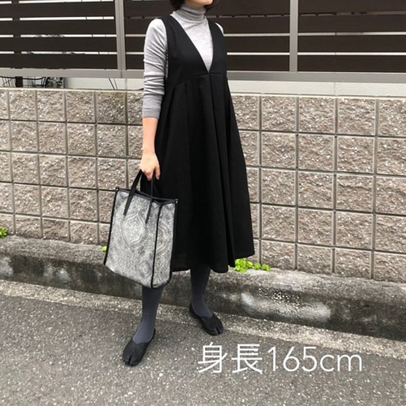 くるみボタンがアクセント！後ろ姿が綺麗なコットンリネンワンピース