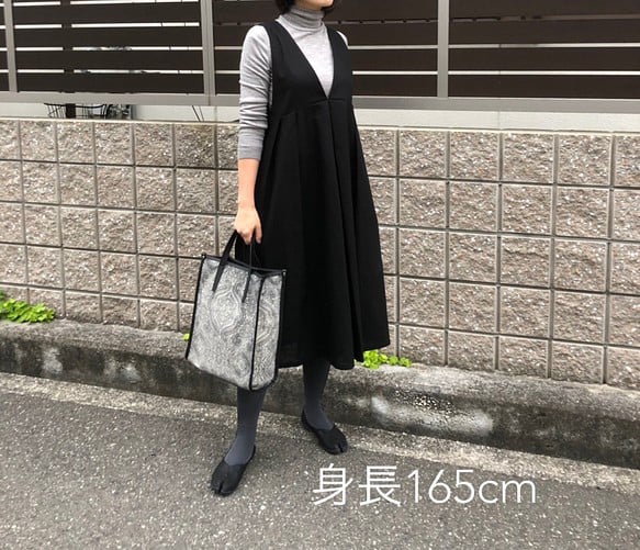 くるみボタンがアクセント！後ろ姿が綺麗なコットンリネンワンピース