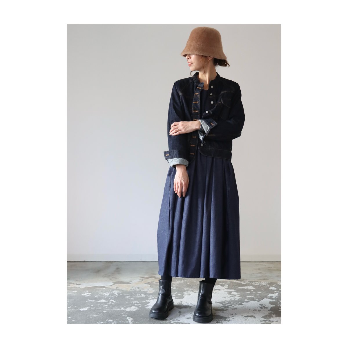 ★M&S Collection コットンデニムスクエアネック 淑女ワンピ★ 岡山県児島デニムで魅せる、ギャザーたっぷりVネックワンピース