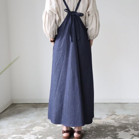 岡山児島デニムで仕立てた、美シルエットAラインデニムエプロンドレス／デニムエプロンワンピース／インディゴ／linum