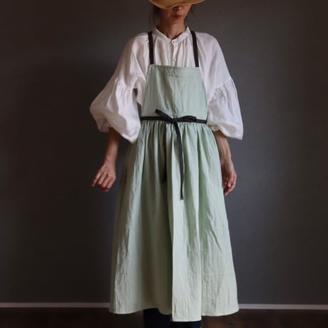 ふっくら厚さ2倍のとろみダブルガーゼとコットンリネンのリボンのギャザーたっぷりバイカラーエプロン／オパールグリーン