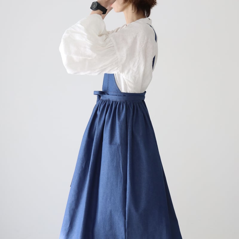 岡山児島デニムで仕立てた、ギャザーたっぷりエプロン／ライトオンス