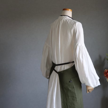 【ダブルガーゼエプロン】ふっくら厚さ2倍のとろみコットンダブルガーゼ×コットンリネンのシンプルなエプロン／カーキ