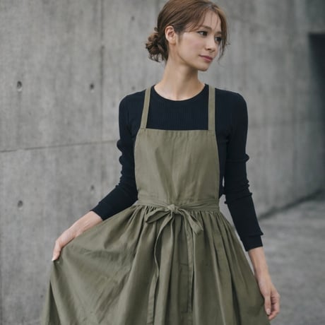 そのままお出かけリネンギャザーエプロン／コットンリネンエプロン／お洒落エプロン／秋色カラーのカーキ