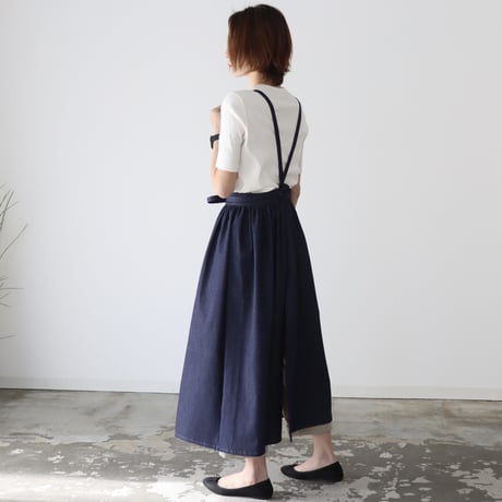 岡山児島デニムで仕立てた、ギャザーたっぷりエプロン／ライトオンスソフトデニムエプロンドレス／エプロンワンピース／インディゴ