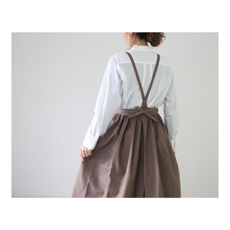 そのままお出かけリネンギャザーエプロン／おうち時間もお洒落に過ごすコットンリネンエプロン／ブラウンオリーブ