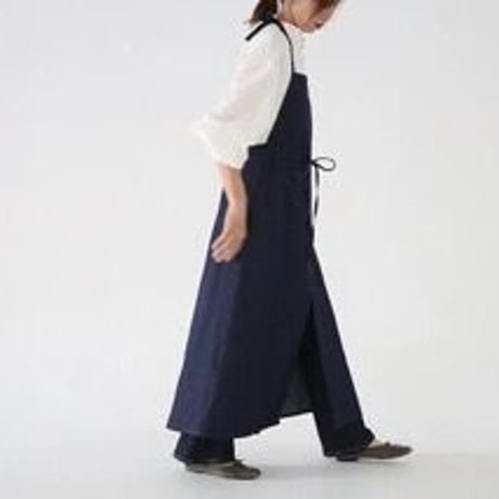 岡山児島デニムで仕立てた、前スリット美シルエットライトオンスソフトデニムエプロンドレス／エプロンワンピース／インディゴ
