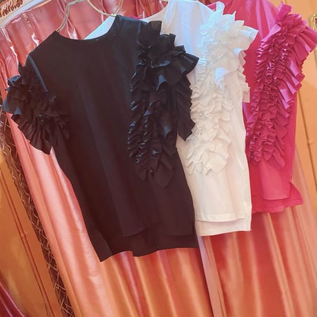フリルＴシャツ