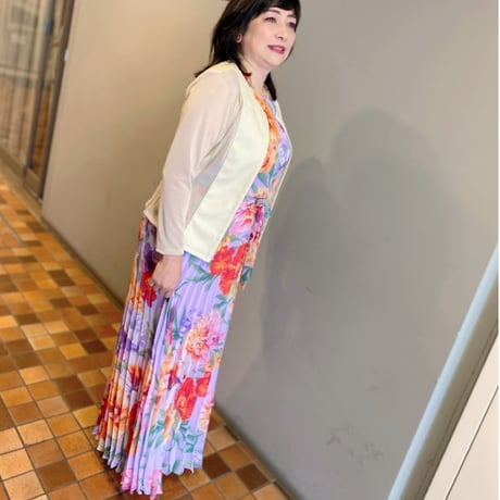 プリーツスカートノースリーブワンピース