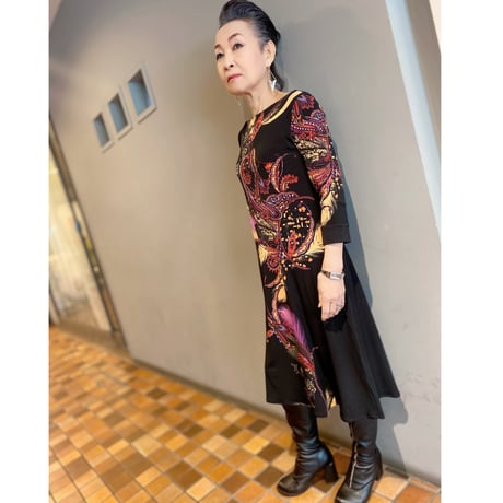 【XS〜XL サイズ】evavarroシンプルクルーネックワンピース