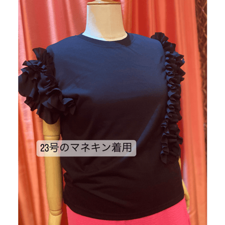 フリルＴシャツ