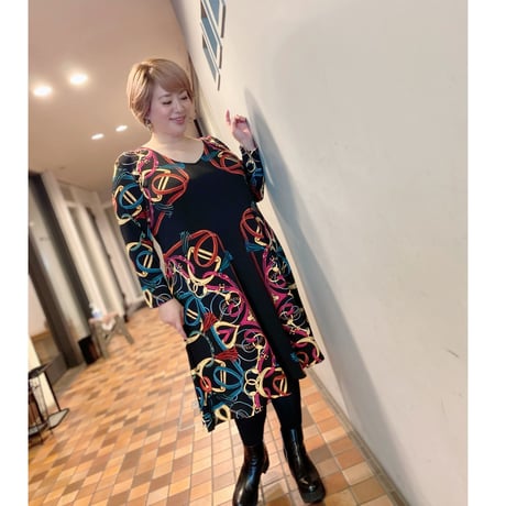 【インスタライブ紹介商品】evavarro  Ｖネックワンピース