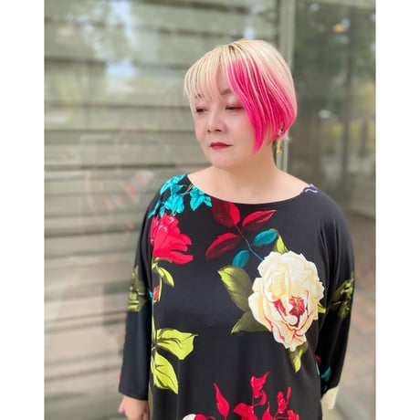 【21号以上】evavarro クルーネック　アシンメトリーチュニック