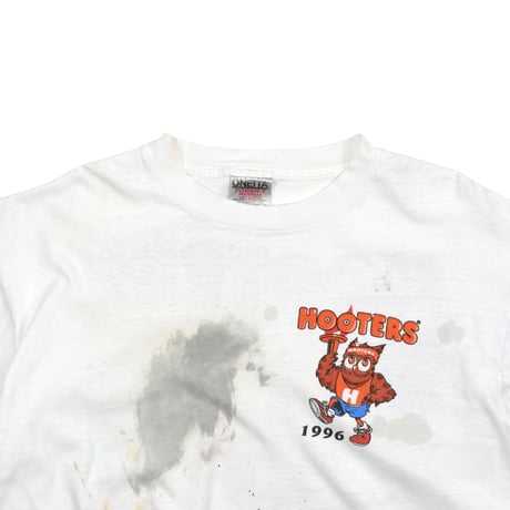 USED "HOOTERS HOOT-ATHLON" T-shirt