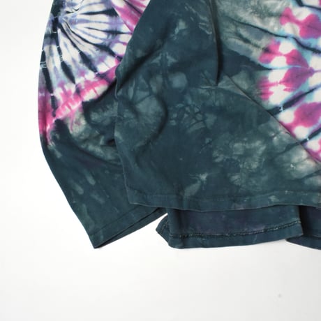 USED UNKNOWN WIDE BOX TIE DYE MOCHNECK