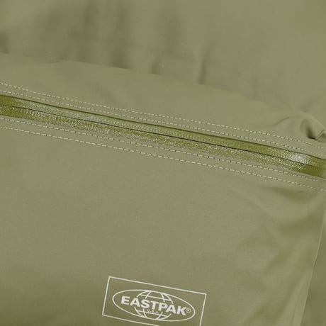 "EASTPAK / WATERPROOF PADDED PAK'R"