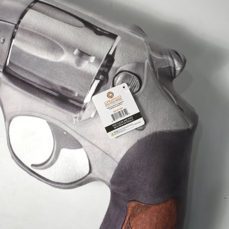 "CALIBER GOURMET / REVOLVER PILLOW"