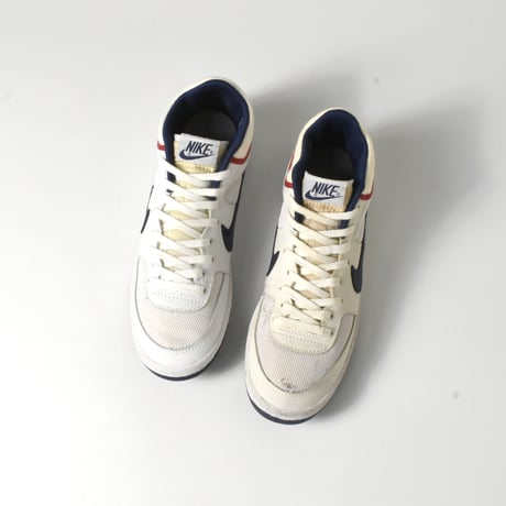 USED "NIKE / CHALLENGE COURT MID"