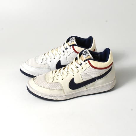 USED "NIKE / CHALLENGE COURT MID"