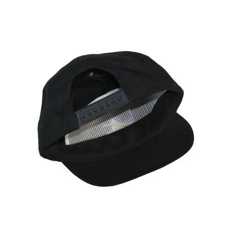 USED "LA GEAR" SNAP BACK