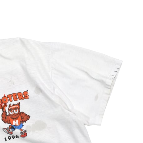 USED "HOOTERS HOOT-ATHLON" T-shirt