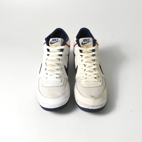 USED "NIKE / CHALLENGE COURT MID"