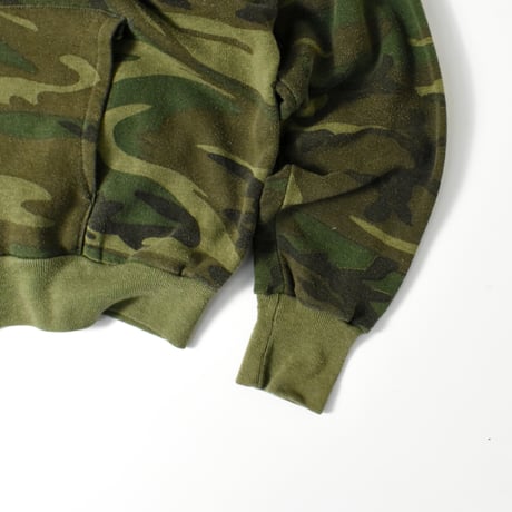 USED 80’S "HEALTHKNIT" RAGLAN CAMO HOODIE