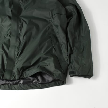 USED "SIERRA DESIGNS" MOUNTAIN JACKET