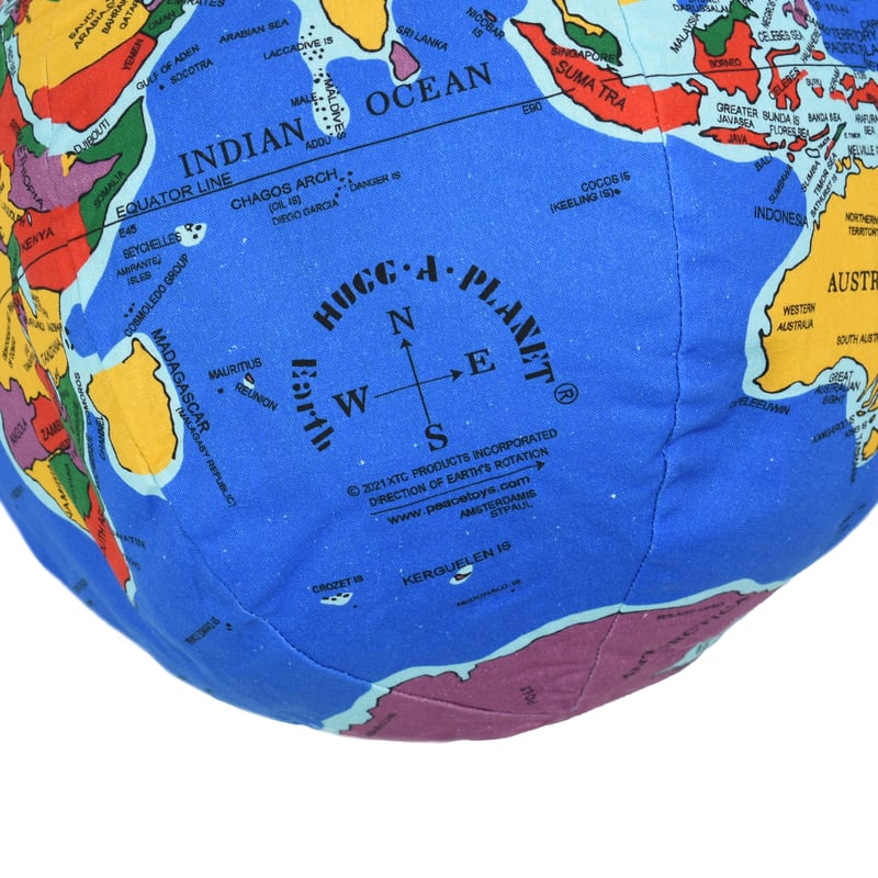 HUGG A PLANET / EARTH