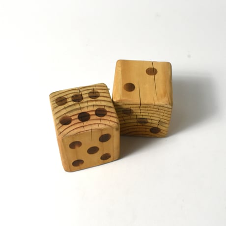 USED UNKNOWN WOODEN DICE