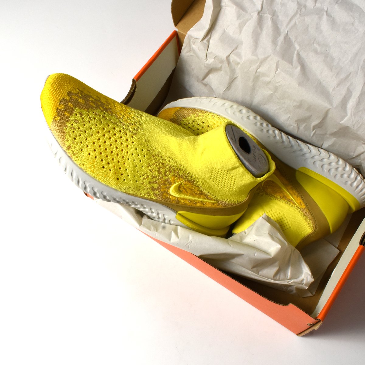 Nike rise react flyknit yellow on sale