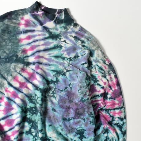 USED UNKNOWN WIDE BOX TIE DYE MOCHNECK