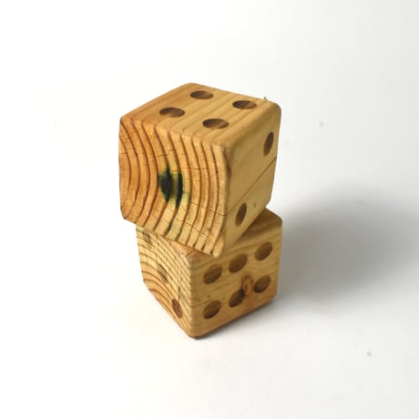 USED UNKNOWN WOODEN DICE