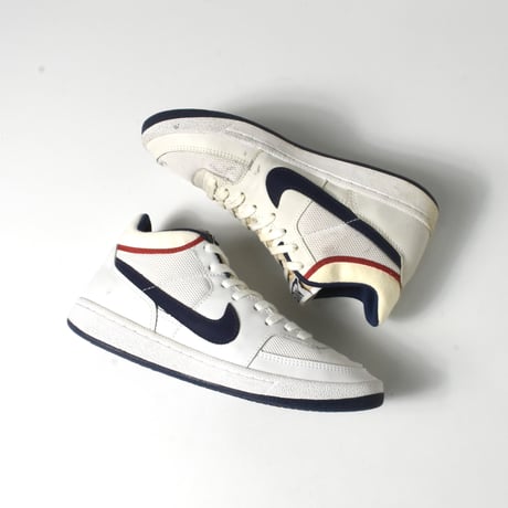 USED "NIKE / CHALLENGE COURT MID"
