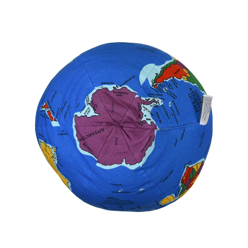 HUGG A PLANET　地球儀クッション　EARTH STUFFED TOY HUGG A PLANET / EARTH