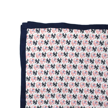 USED "NEW YORK YANKEES" FLEECE BLANKET