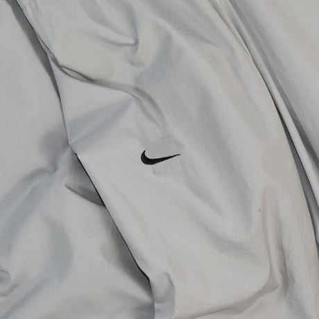 USED "NIKE GOLF" V-NECK POLY PULLOVER