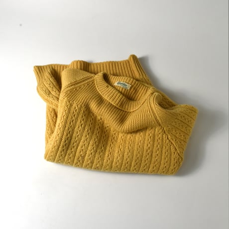 USED "LILLYWHITES" KNIT SWEATER