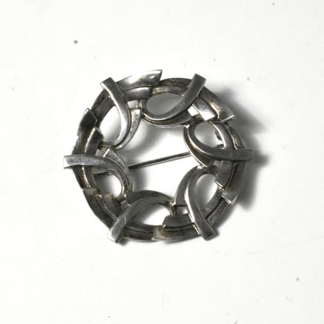 VINTAGE CIRCLE SILVER BROOCH