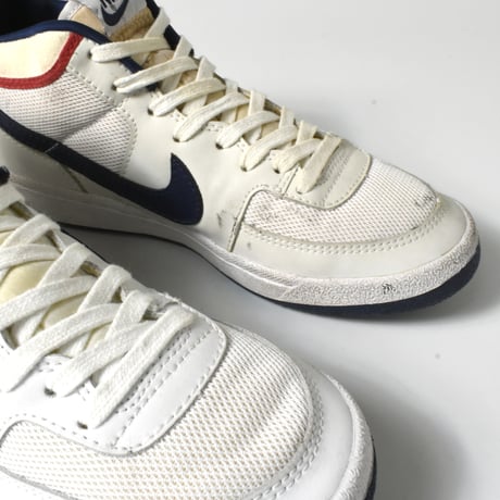 USED "NIKE / CHALLENGE COURT MID"