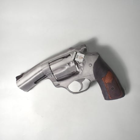 "CALIBER GOURMET / REVOLVER PILLOW"