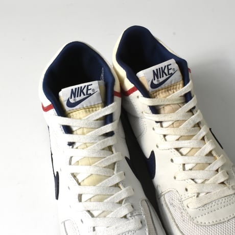 USED "NIKE / CHALLENGE COURT MID"