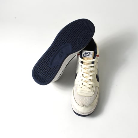 USED "NIKE / CHALLENGE COURT MID"