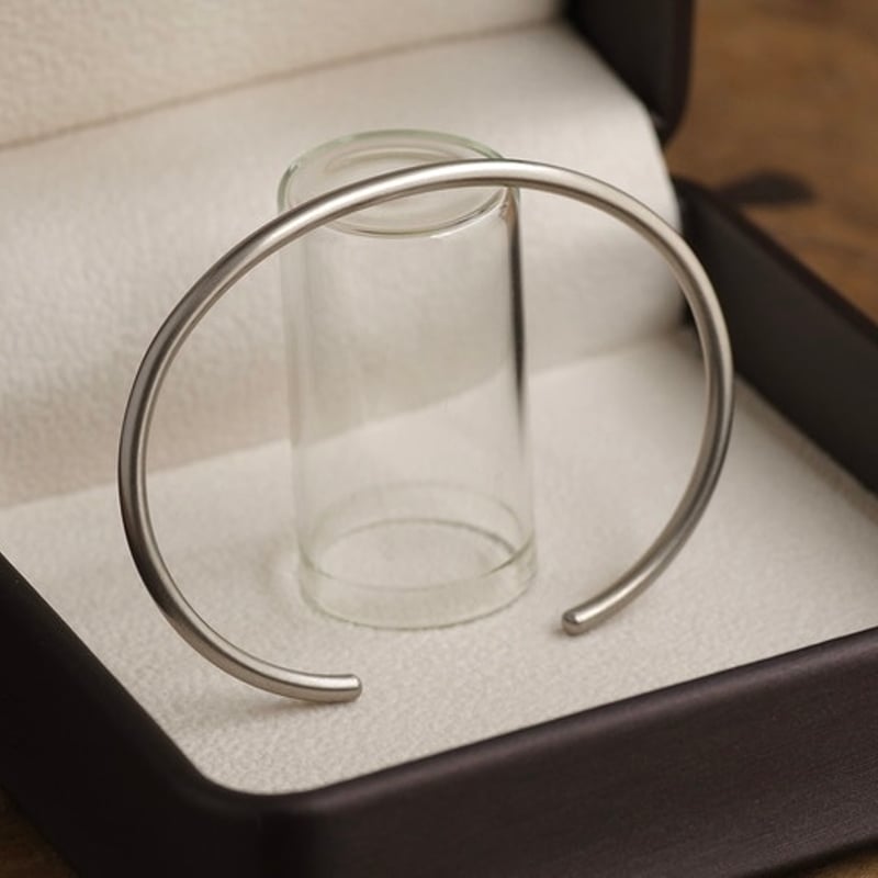 K18WG｜Round Cuff 2.5㎜ | STARTWISTオンラインストア ＊///