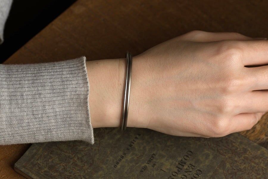 K18WG｜Round Cuff 2.5㎜ | STARTWISTオンラインストア ＊///